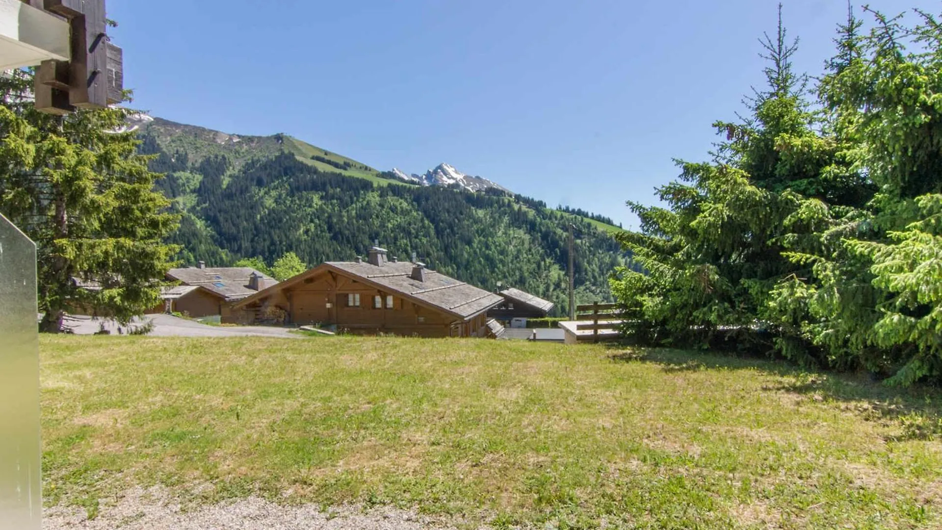 Apartment La Clusaz : Appartement 6 Pers, Mezzanine, Terrasse Sud - Fr-1-818-7